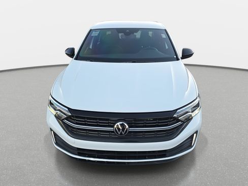 Used 2024 Volkswagen Jetta Sport image 2