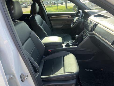 Used 2022 Volkswagen Atlas Cross Sport SEL R-Line AWD/4WD image 28