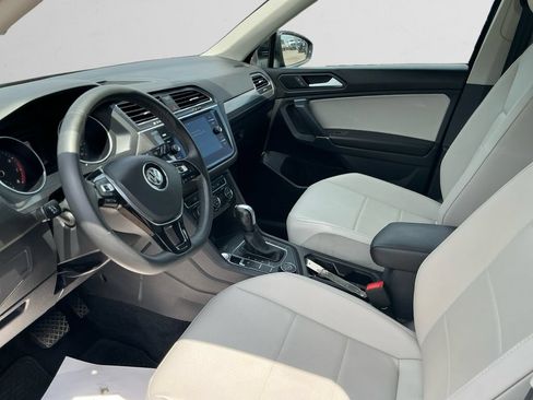 Used 2020 Volkswagen Tiguan SE w/ Panoramic Sunroof Package AWD/4WD image 9