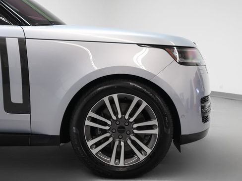 Used 2023 Land Rover Range Rover SE AWD/4WD image 7