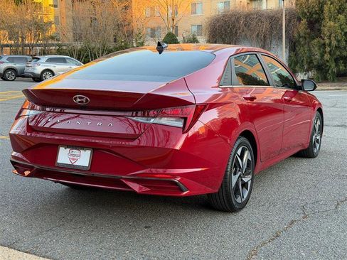 Used 2021 Hyundai Elantra Limited image 8