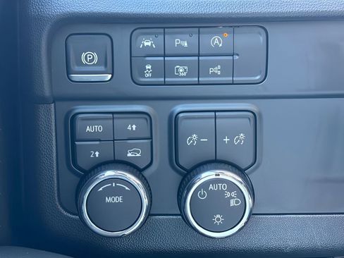 Used 2025 Chevrolet Tahoe LT AWD/4WD image 27