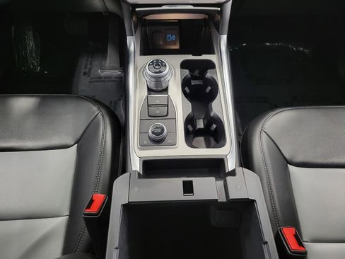 Used 2023 Ford Explorer XLT w/ Equipment Group 202A AWD/4WD image 18