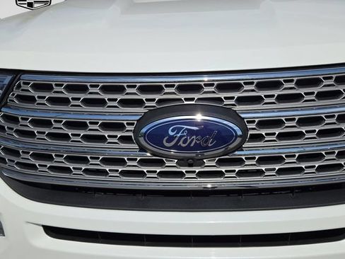 Used 2023 Ford Explorer Limited w/ Equipment Group 301A AWD/4WD image 41