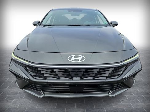 Used 2024 Hyundai Elantra SEL w/ Convenience Package FWD image 2