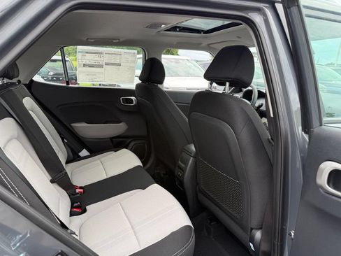 Used 2026 Hyundai Venue SEL FWD image 5