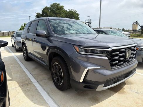 Used 2025 Honda Pilot EX-L image 3
