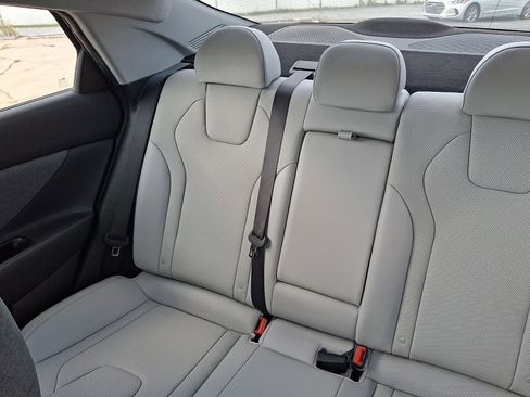 Certified 2023 Hyundai Elantra Limited image 18