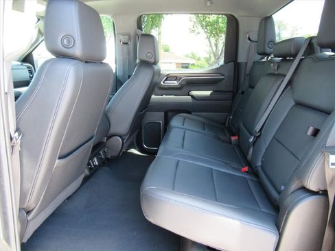 Used 2024 GMC Sierra 1500 SLT RWD image 32
