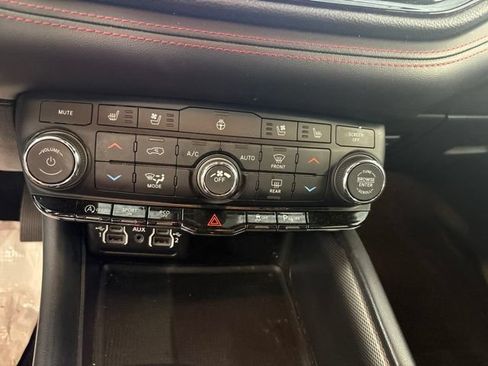 Used 2024 Dodge Durango GT RWD image 37