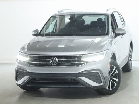 Used 2023 Volkswagen Tiguan S image 3