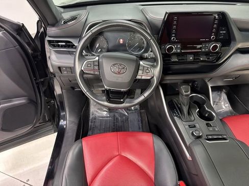 Used 2021 Toyota Highlander XSE AWD/4WD image 18