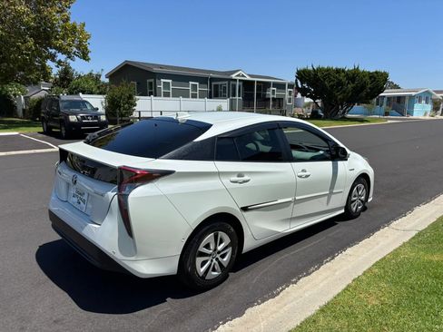 Used 2018 Toyota Prius Four w/ Advanced Technology Package FWD image 10