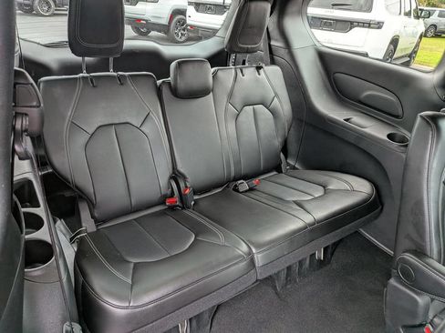 Certified 2025 Chrysler Pacifica Select FWD image 27