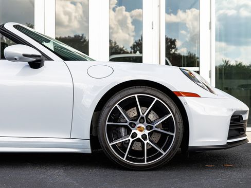 Used 2025 Porsche 911 Carrera image 17
