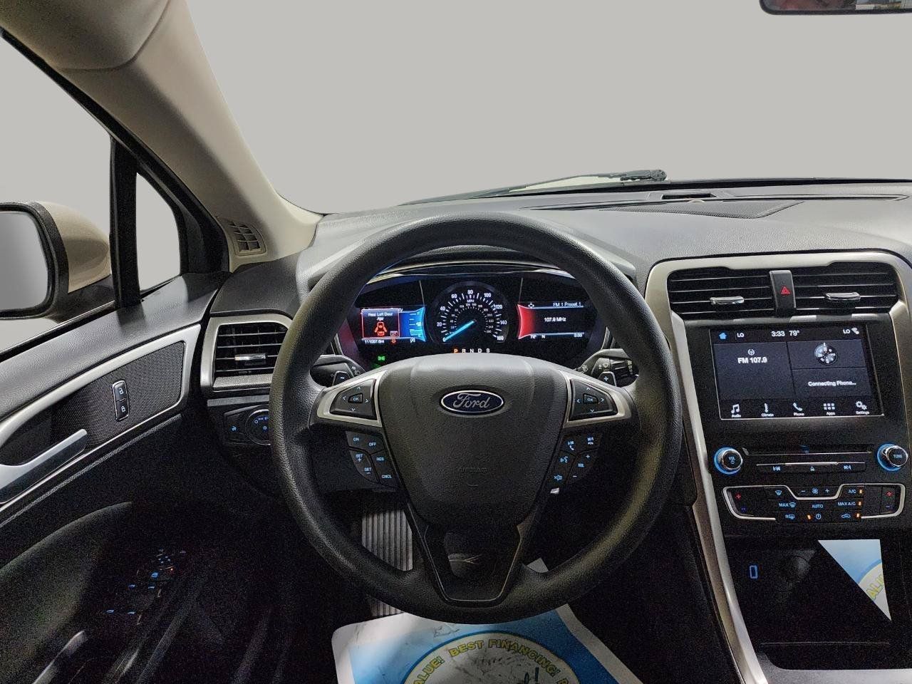 Used 2017 Ford Fusion SE w/ Fusion SE Technology Package FWD image 18
