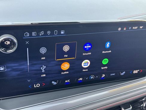 Used 2025 Chevrolet Suburban RST image 15