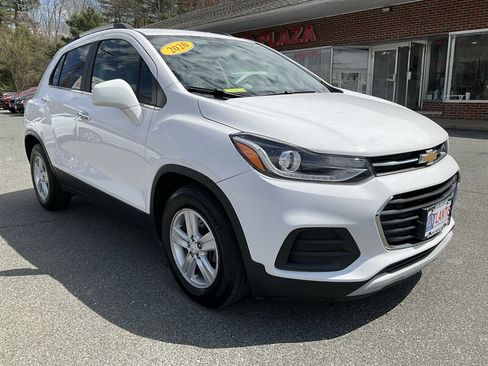 Used 2020 Chevrolet Trax LT w/ LT Convenience Package image 3
