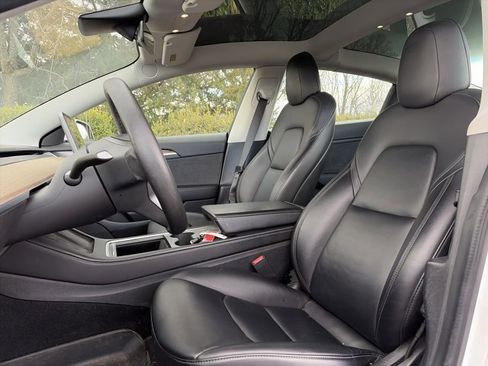 Used 2022 Tesla Model 3 Long Range image 17