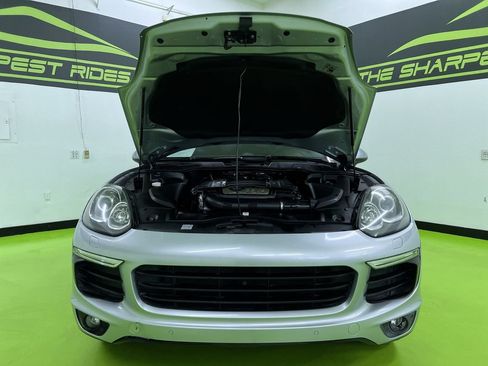Used 2017 Porsche Cayenne Platinum Edition w/ Premium Package (PJV) AWD/4WD image 4