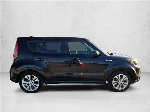 Used 2016 Kia Soul + image 4