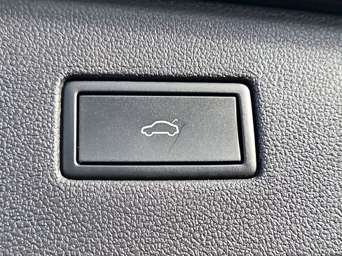 Used 2022 Volkswagen Tiguan SEL R-Line image 28