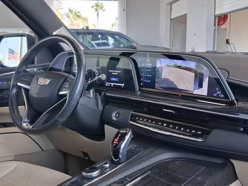 Certified 2023 Cadillac Escalade Premium Luxury w/ Performance Package AWD/4WD image 15