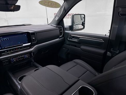 Used 2025 Chevrolet Silverado 3500 LTZ w/ LTZ Premium Package AWD/4WD image 28