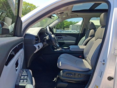 Certified 2025 Honda Pilot Touring image 13