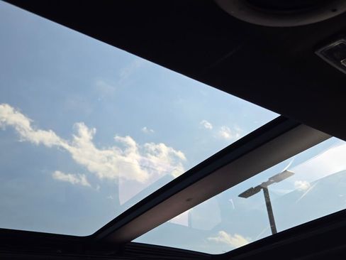 Used 2023 Ford Explorer Platinum w/ Technology Package AWD/4WD image 15