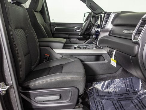 New 2026 RAM 1500 4x4 Crew Cab image 40