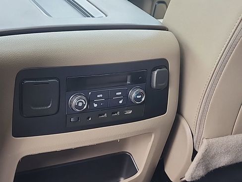 Used 2018 Chevrolet Tahoe LT AWD/4WD image 18