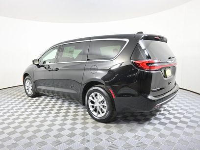 New 2026 Chrysler Pacifica Select