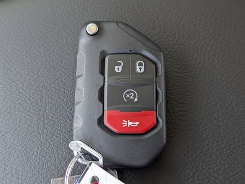 New 2025 Jeep Gladiator Sport image 31