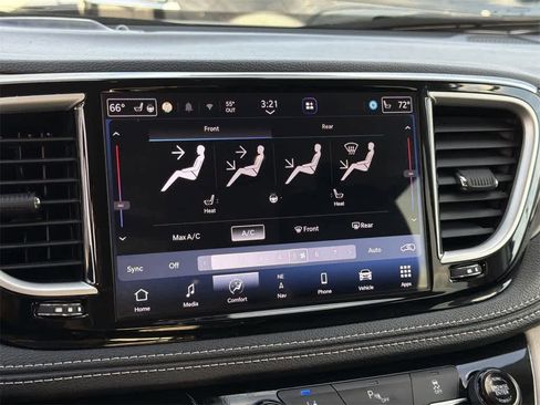 Used 2024 Chrysler Pacifica Select image 16