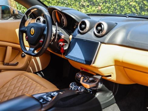 Used 2014 Ferrari California RWD image 26