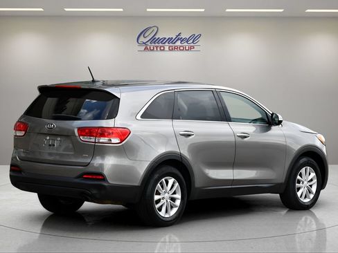 Used 2017 Kia Sorento L FWD image 4