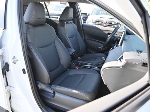 Used 2023 Toyota Corolla Cross XLE w/ Convenience Package FWD image 26