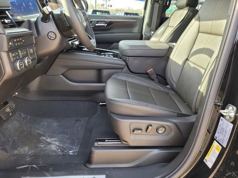 New 2026 Chevrolet Suburban High Country AWD/4WD image 11