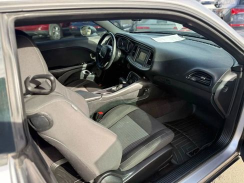 Used 2016 Dodge Challenger SXT RWD image 13