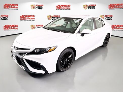 Certified 2022 Toyota Camry SE image 13