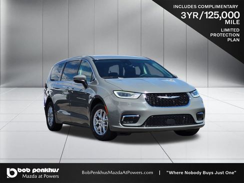 Used 2023 Chrysler Pacifica Touring-L FWD image 1
