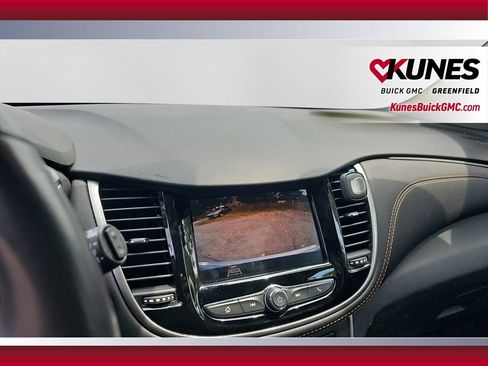Used 2022 Chevrolet Trax LT w/ LT Convenience Package AWD/4WD image 18