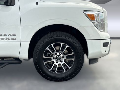 Certified 2021 Nissan Titan SV w/ SV Convenience Package image 10