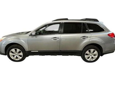 Used 2011 Subaru Outback 2.5i Limited w/ PWR Moonroof Pkg AWD/4WD image 2