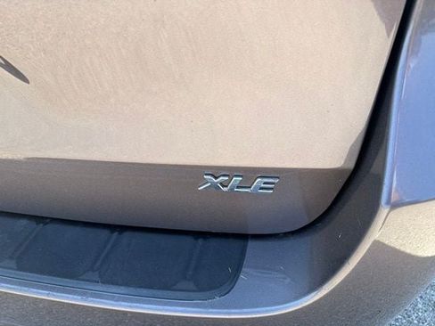 Used 2020 Toyota Sienna XLE Premium FWD image 16