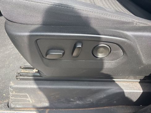 Used 2025 Chevrolet Silverado 1500 LT image 7