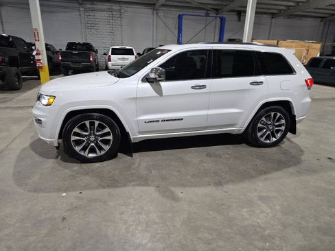 Used 2018 Jeep Grand Cherokee Overland AWD/4WD image 4
