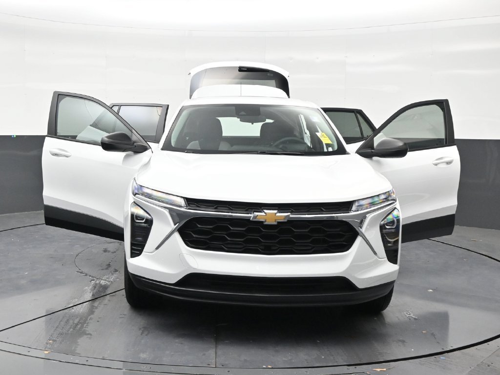 Used 2024 Chevrolet Trax LS FWD image 33