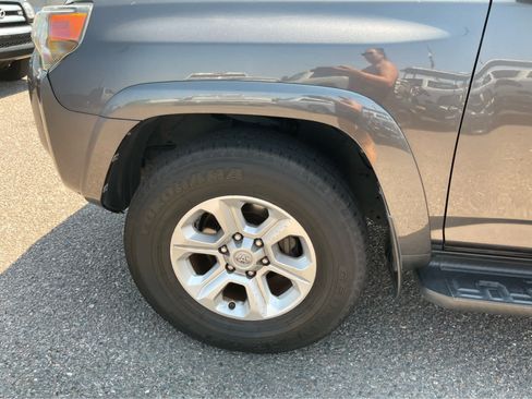 Used 2020 Toyota 4Runner SR5 AWD/4WD image 10